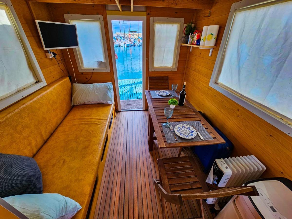 House Boat Bådhotel