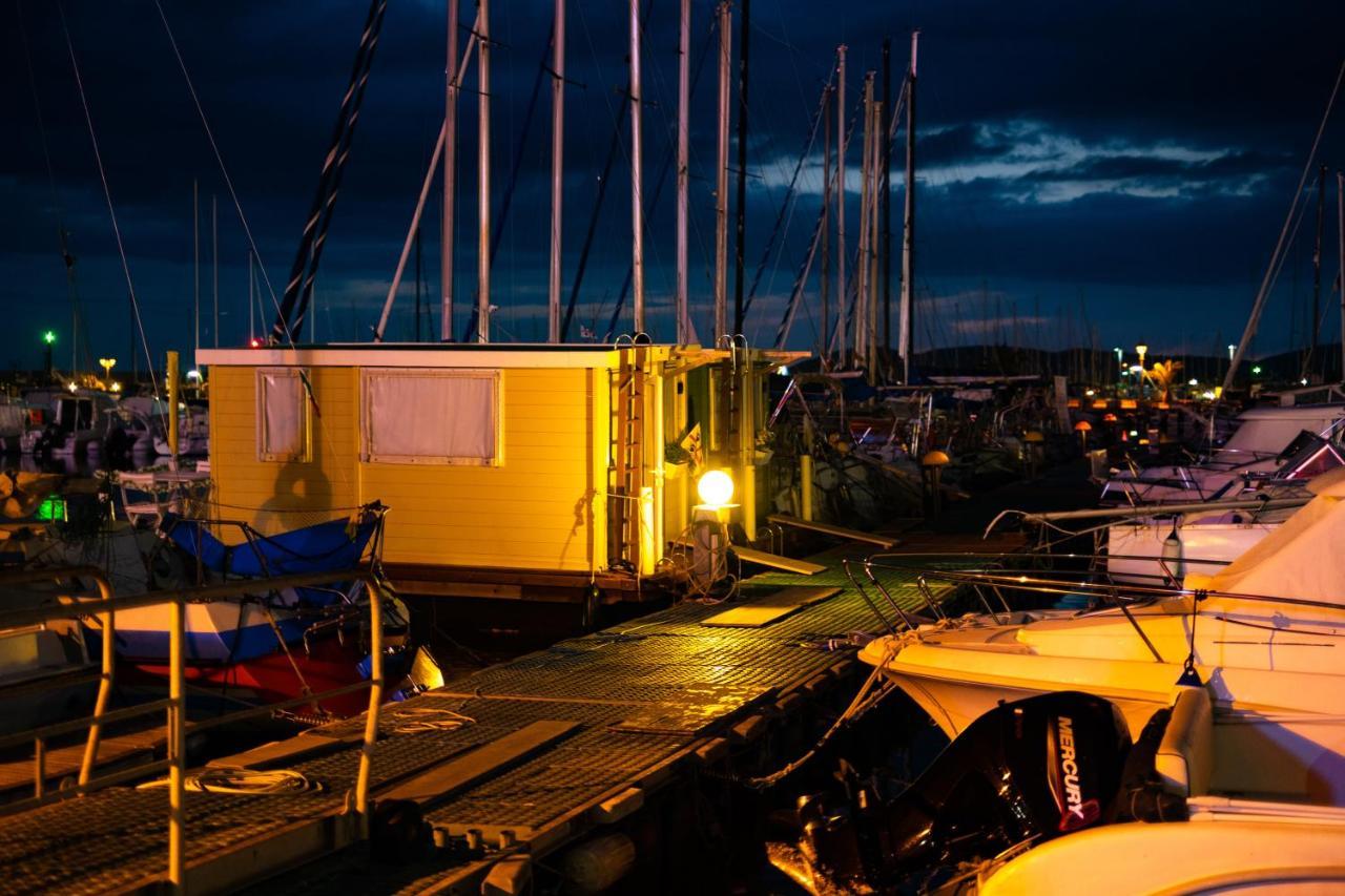 House Boat *